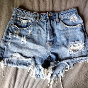 Women's Signature 8 distressed Denim Shorts Size small
